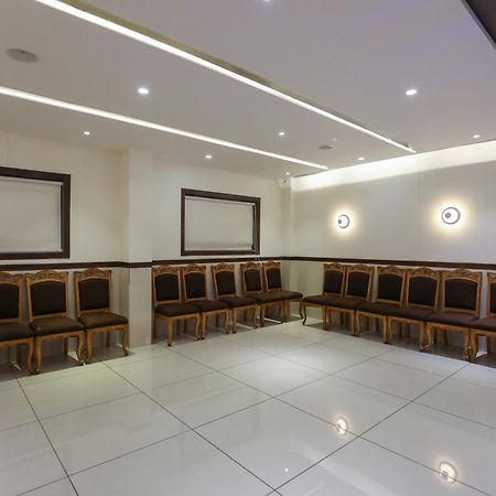 Hotel Ashray Inn Express Ahmedabad Buitenkant foto