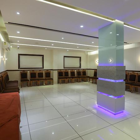 Hotel Ashray Inn Express Ahmedabad Buitenkant foto