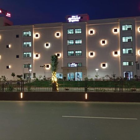 Hotel Ashray Inn Express Ahmedabad Buitenkant foto