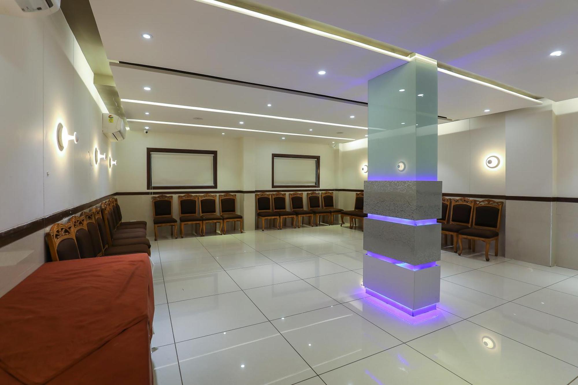 Hotel Ashray Inn Express Ahmedabad Buitenkant foto