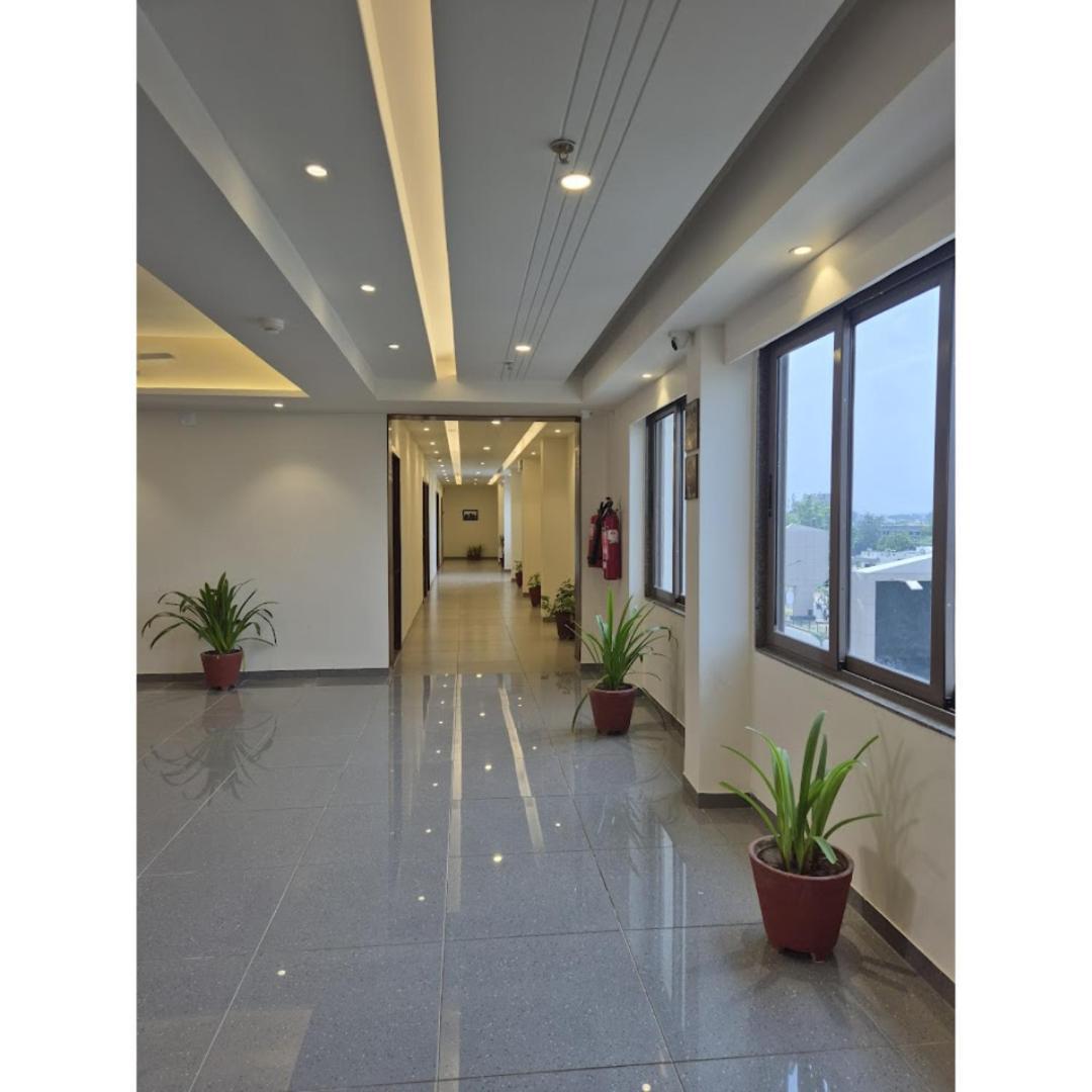 Hotel Ashray Inn Express Ahmedabad Buitenkant foto