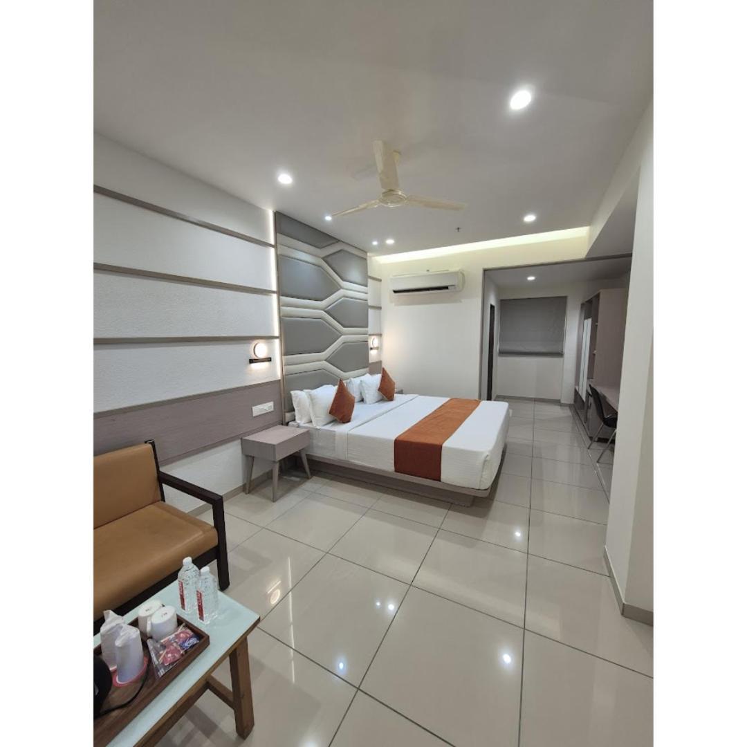 Hotel Ashray Inn Express Ahmedabad Buitenkant foto