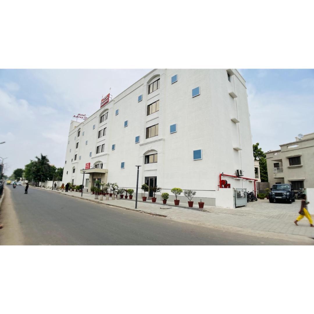 Hotel Ashray Inn Express Ahmedabad Buitenkant foto