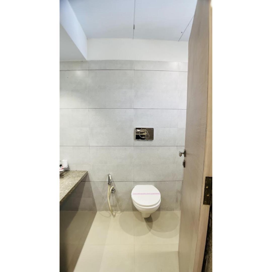 Hotel Ashray Inn Express Ahmedabad Buitenkant foto