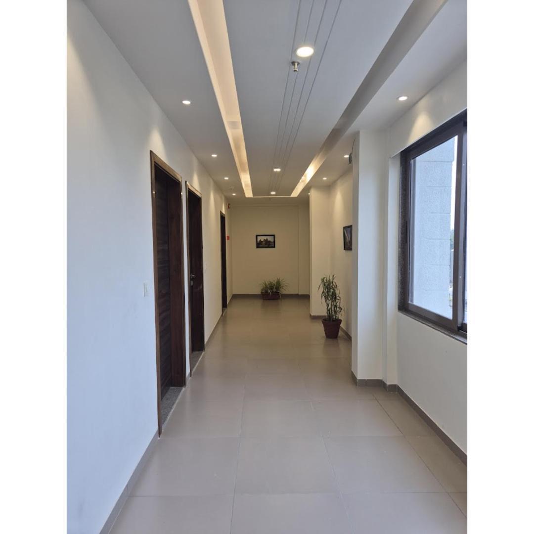 Hotel Ashray Inn Express Ahmedabad Buitenkant foto