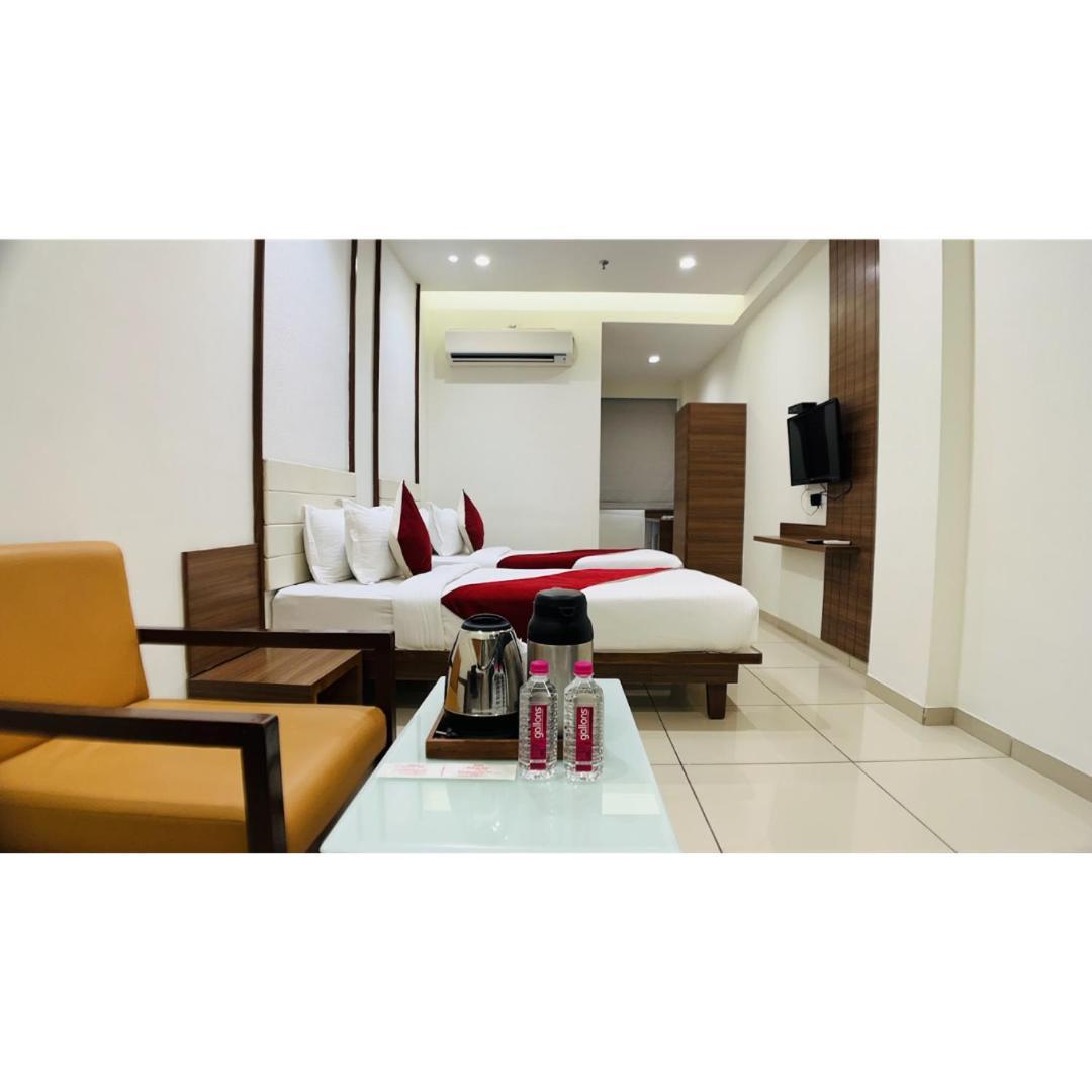 Hotel Ashray Inn Express Ahmedabad Buitenkant foto