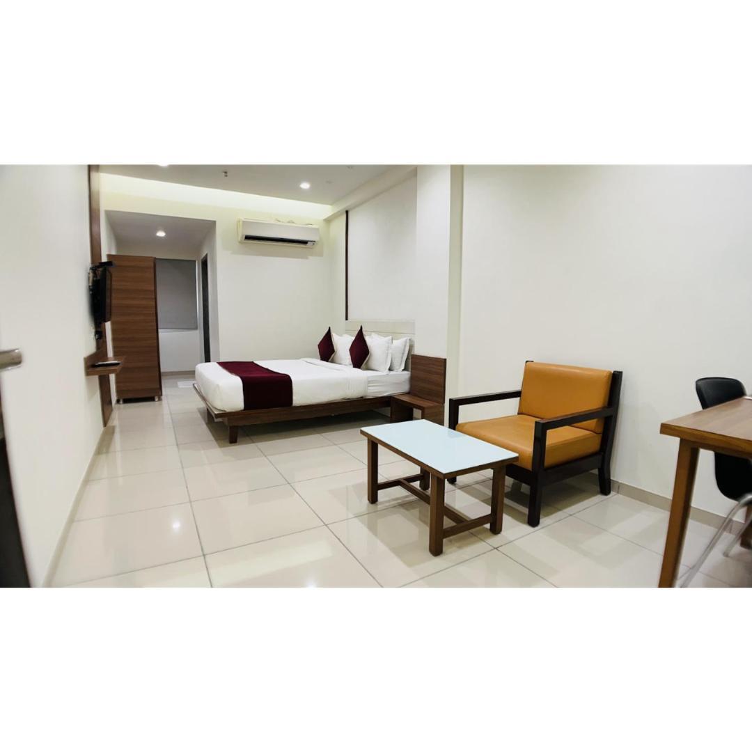 Hotel Ashray Inn Express Ahmedabad Buitenkant foto