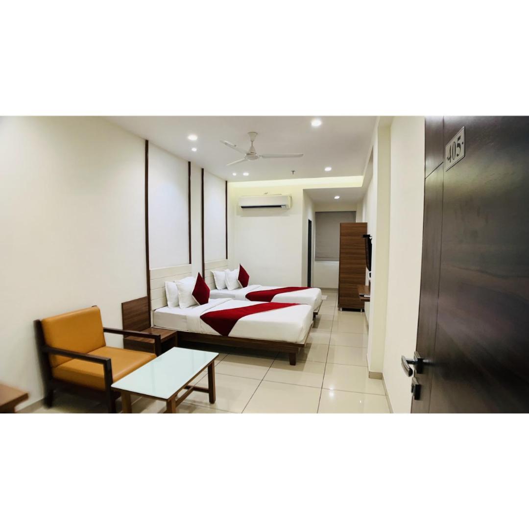 Hotel Ashray Inn Express Ahmedabad Buitenkant foto