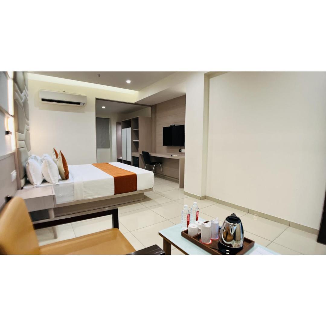 Hotel Ashray Inn Express Ahmedabad Buitenkant foto