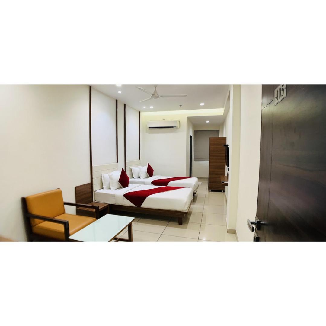 Hotel Ashray Inn Express Ahmedabad Buitenkant foto