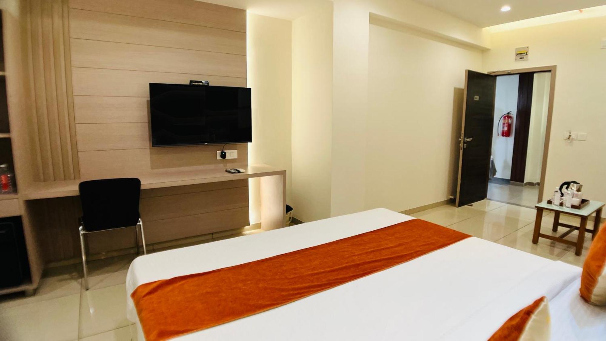 Hotel Ashray Inn Express Ahmedabad Buitenkant foto