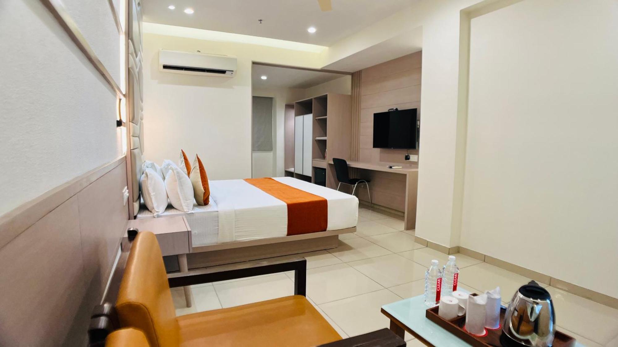 Hotel Ashray Inn Express Ahmedabad Buitenkant foto