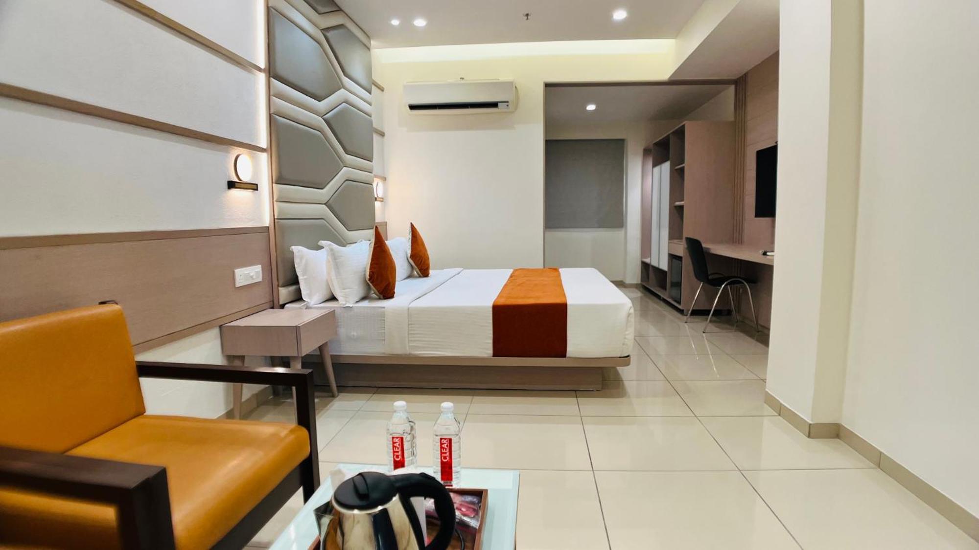 Hotel Ashray Inn Express Ahmedabad Buitenkant foto