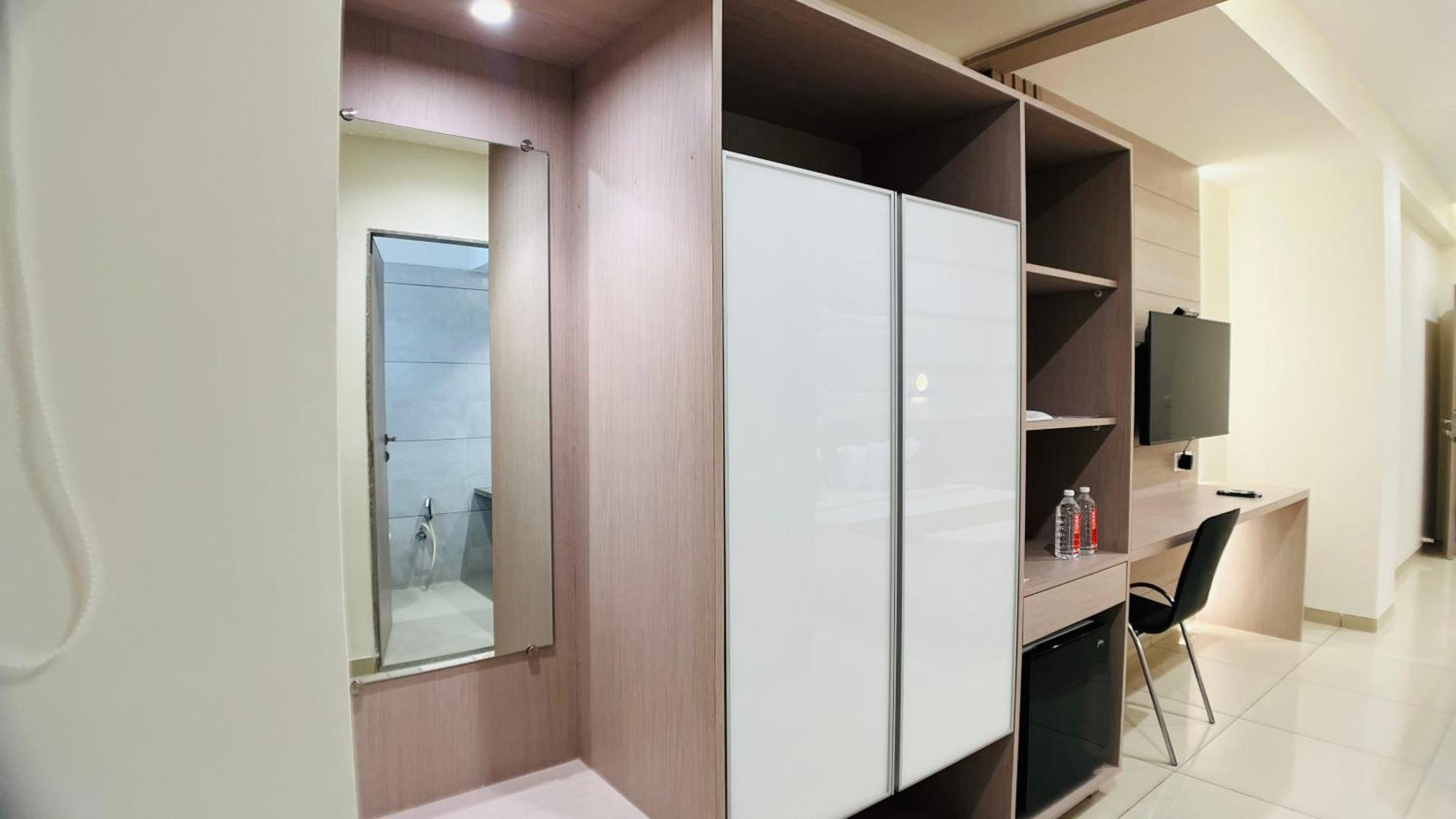 Hotel Ashray Inn Express Ahmedabad Buitenkant foto