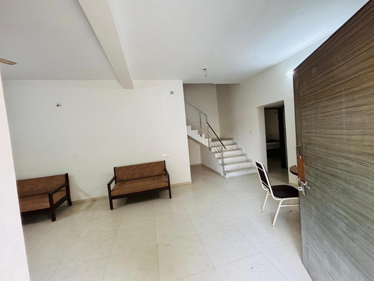 Hotel Ashray Inn Express Ahmedabad Buitenkant foto