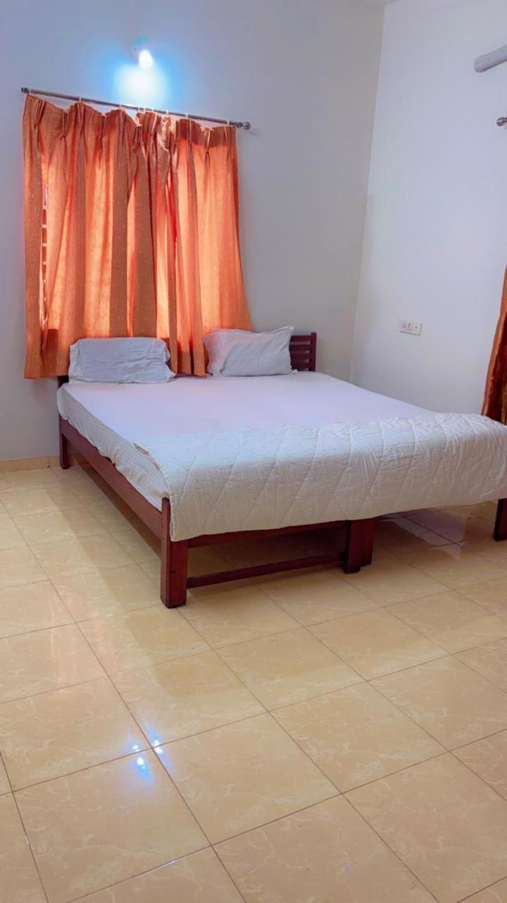 Hotel Ashray Inn Express Ahmedabad Buitenkant foto