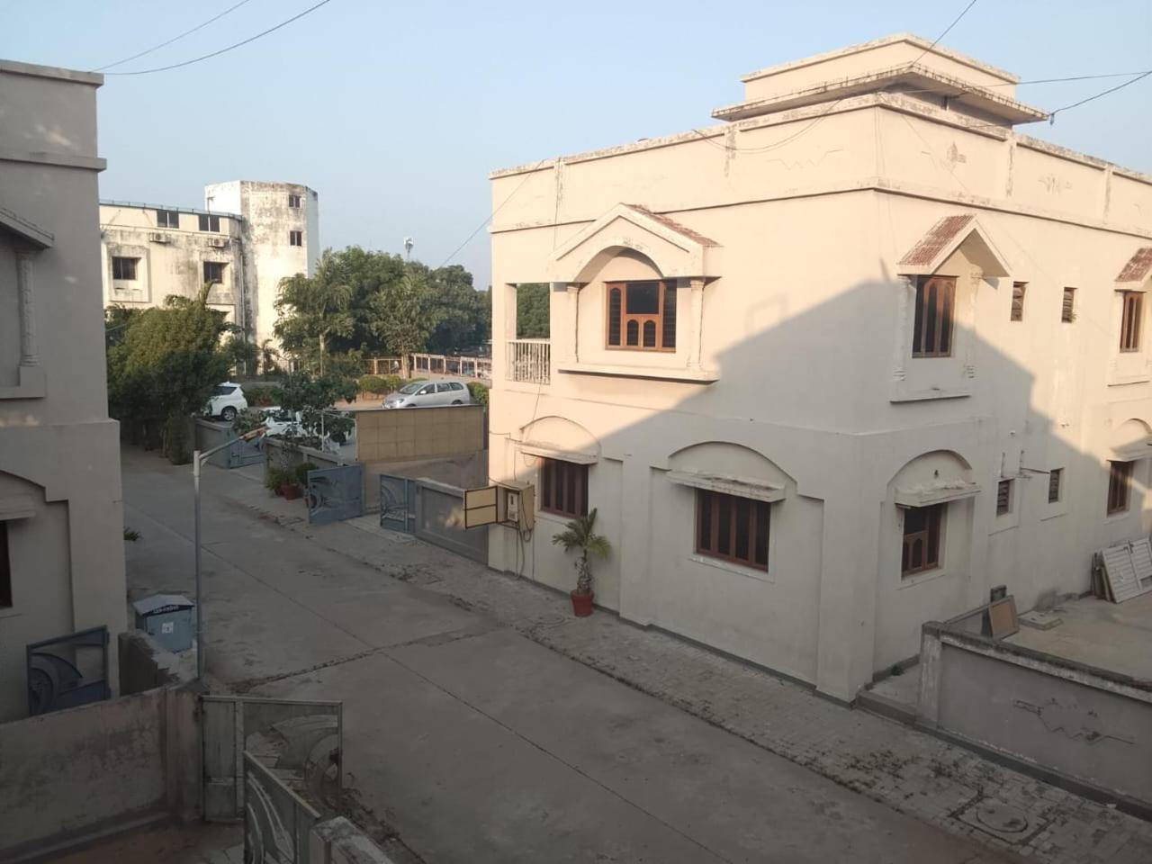 Hotel Ashray Inn Express Ahmedabad Buitenkant foto